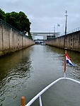 We kregen de opdracht mee bakboord naast de Nomade te gaan liggen.