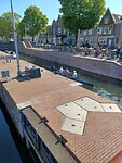 Iedereen door de sluis. Ook de roeiers :-)