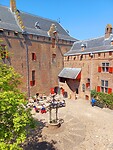 Binnenplaats van het Muiderslot.