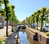 Kleine grachten in Elburg.