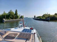 Door het aquaduct.
