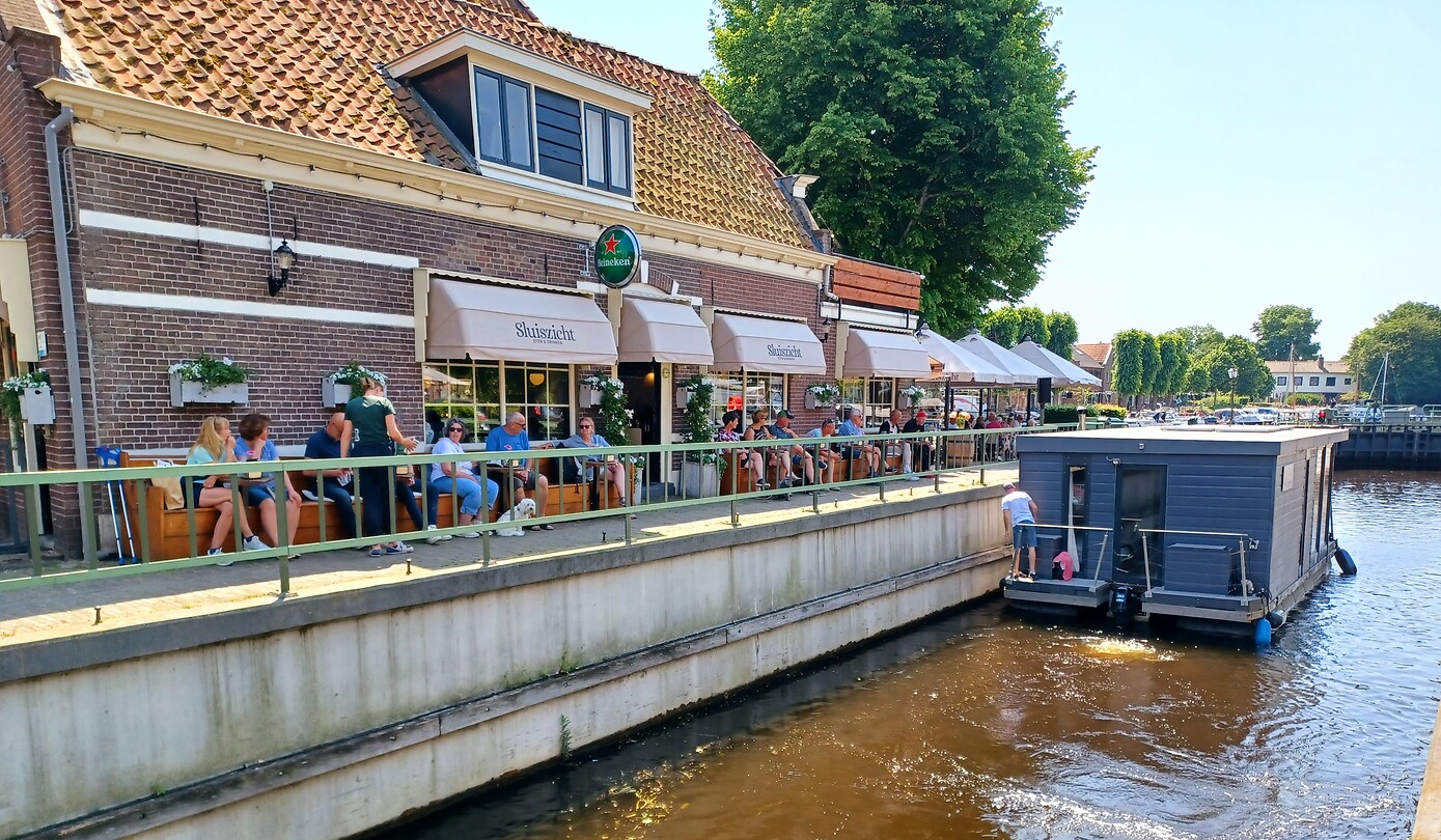 Restaurant Sluiszicht. Allemaal op een rijtje en kijken 😄