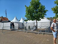 Het centrum van Blokzijl afgesloten. Stiekem kijken is er niet bij 😆