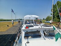 In de eerste  sluis van Friesland.