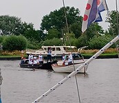 Daar komt hij!