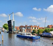 Een politieboot uit Amsterdam. Ter ondersteuning?