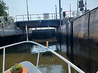 Na lang wachten mochten we naar binnen.