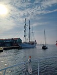 De haven van Urk uit.