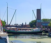 Dit schip had heel weinig ruimte om te keren.