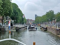 De sluis uit richting het centrum van Utrecht.