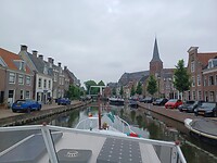 Om 9.00 uur liggen we klaar voor de eerste opening van de brug.