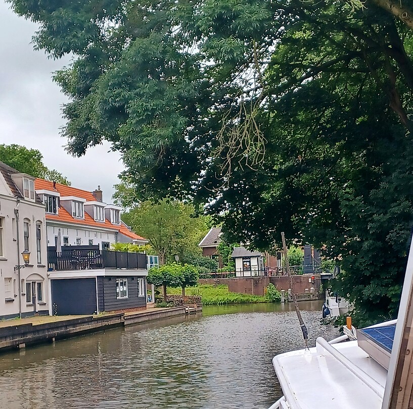 Wachten voor de brug.