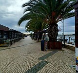 Boulevard bij de haven van Alvor
