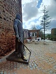 Bij het kasteel van Silves bewaakt deze soldaat de ingang