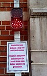 Toegang tot de lunchroom werd met een verkeerslicht geregeld