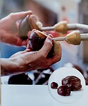 Bij Jan de groot vullen ze de Bossche Bollen niet meer met de spuitzak :-)