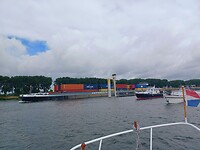 We lagen verkeerd op aanwijzing van de sluiswachter. Het werd chaos :-)