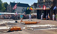 Vanwege de warmte lag een deel van de kaas afgedekt.