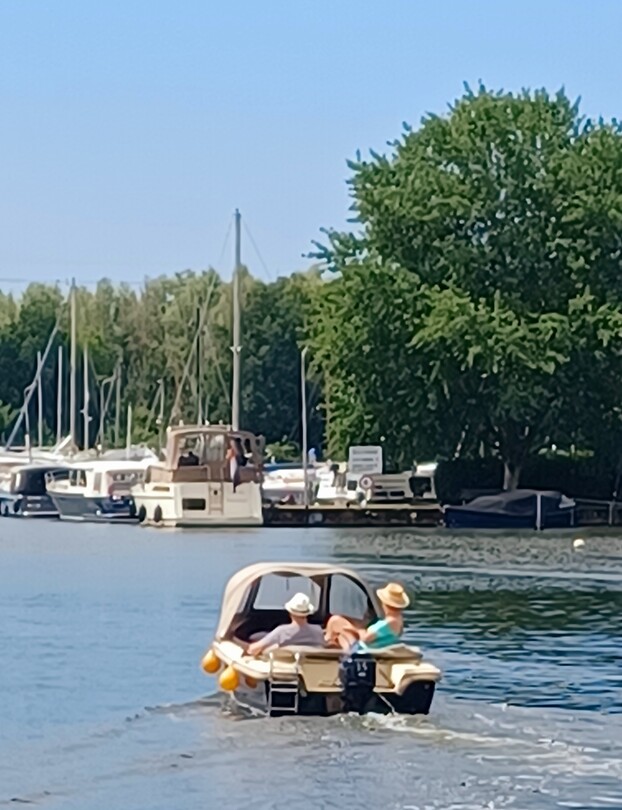 De hoedjesboot. Leuk hè 🫠