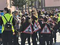 De optocht begint