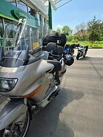 Bij het tankstation even een klein broodje eten