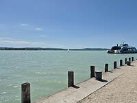 Het groen blauwe water van het Balatonmeer