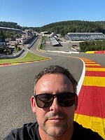 Jeroen boven aan Eau Rouge