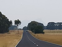 Onderweg en we zien een auto