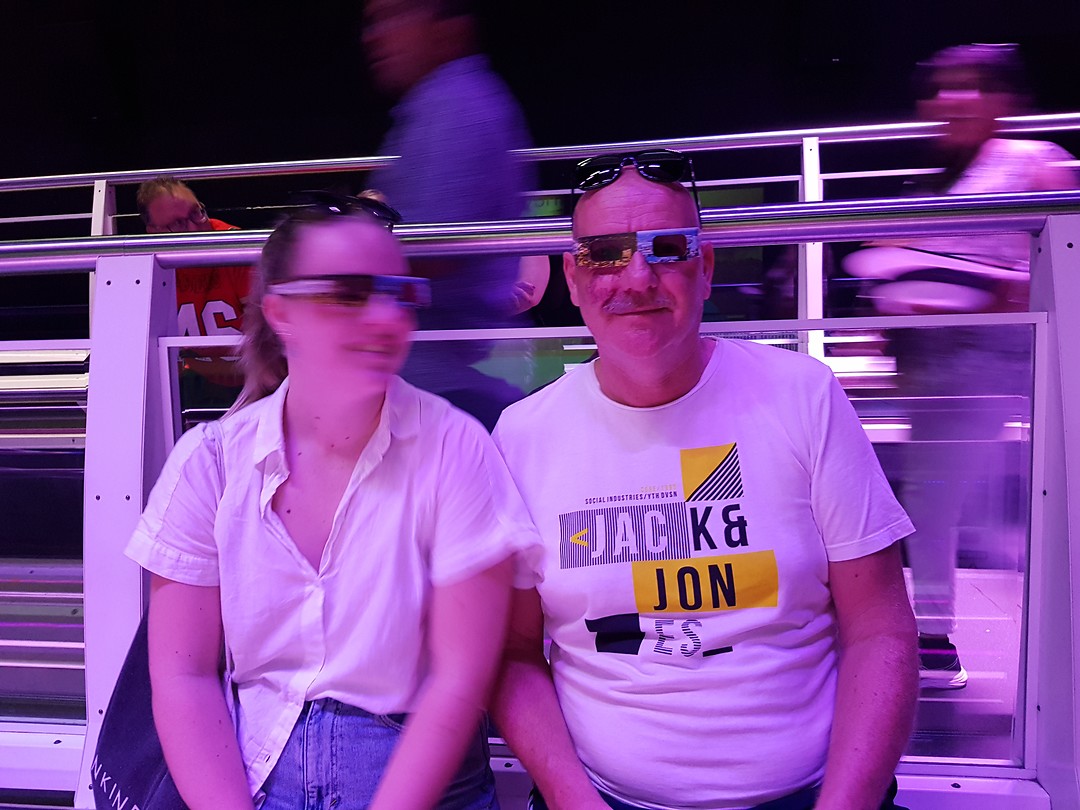 Esmée en Freddy met 4d bril