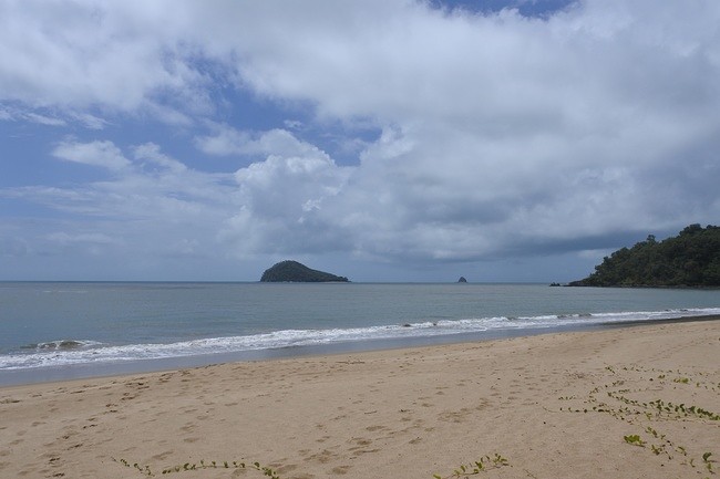 strand onderweg naar port douglas