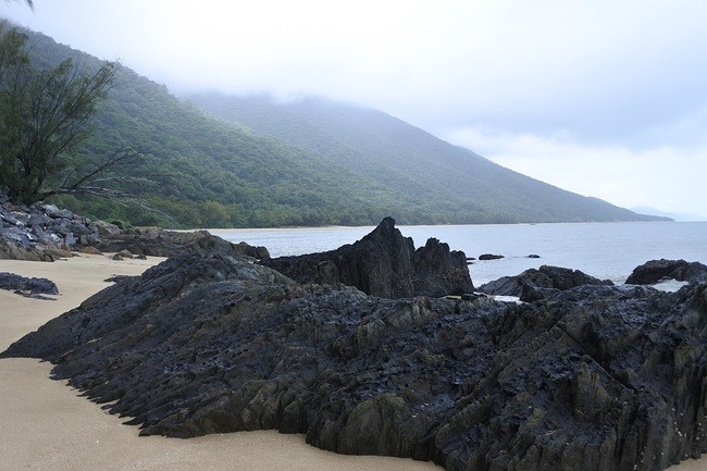 strand onderweg naar port douglas