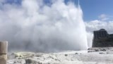naturlijk water dat uit de grond spuit tot hoogtes van 30 meter