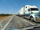 Road train aan 110km/h 3 aanhangwagens