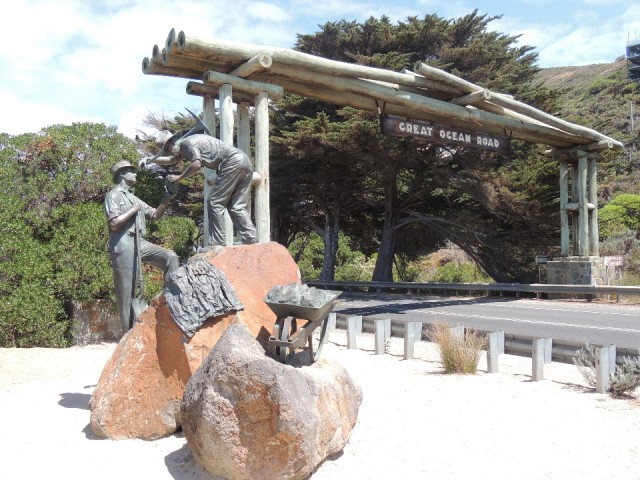 GOR Memorial Arch 2