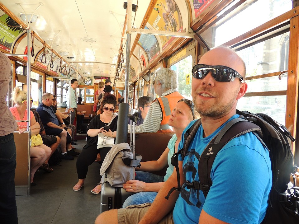 Binnen in de oudste tram van de stad