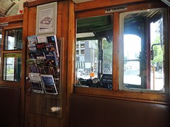 Binnen in de oudste tram van de stad 2
