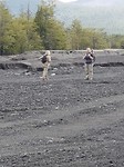 Zacht wandelen op de mulle lava..