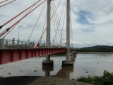 brug over de rivier