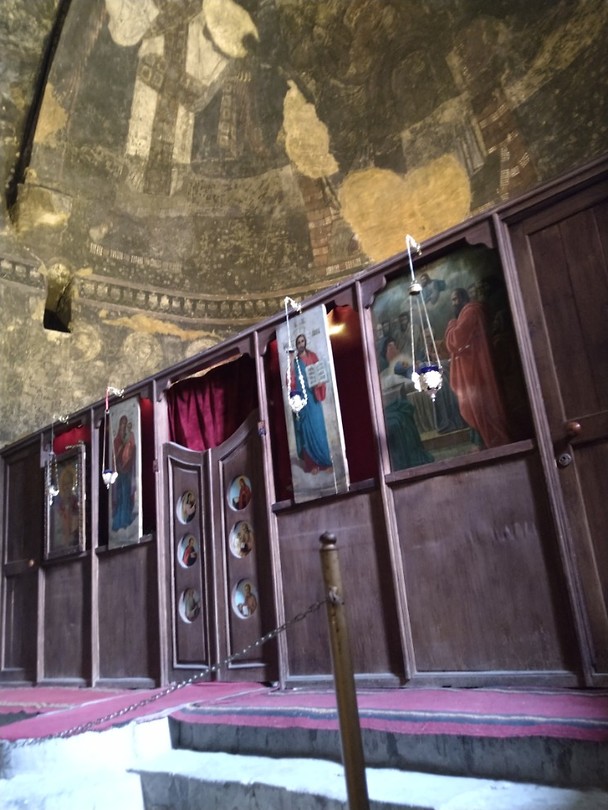 Interieur kerk vardzia, grottenstad