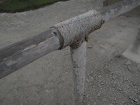 Leuningen van bamboe en touw