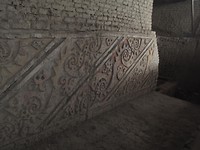 De prachtige reliëfs in de tempel waar haar graf is gevonden