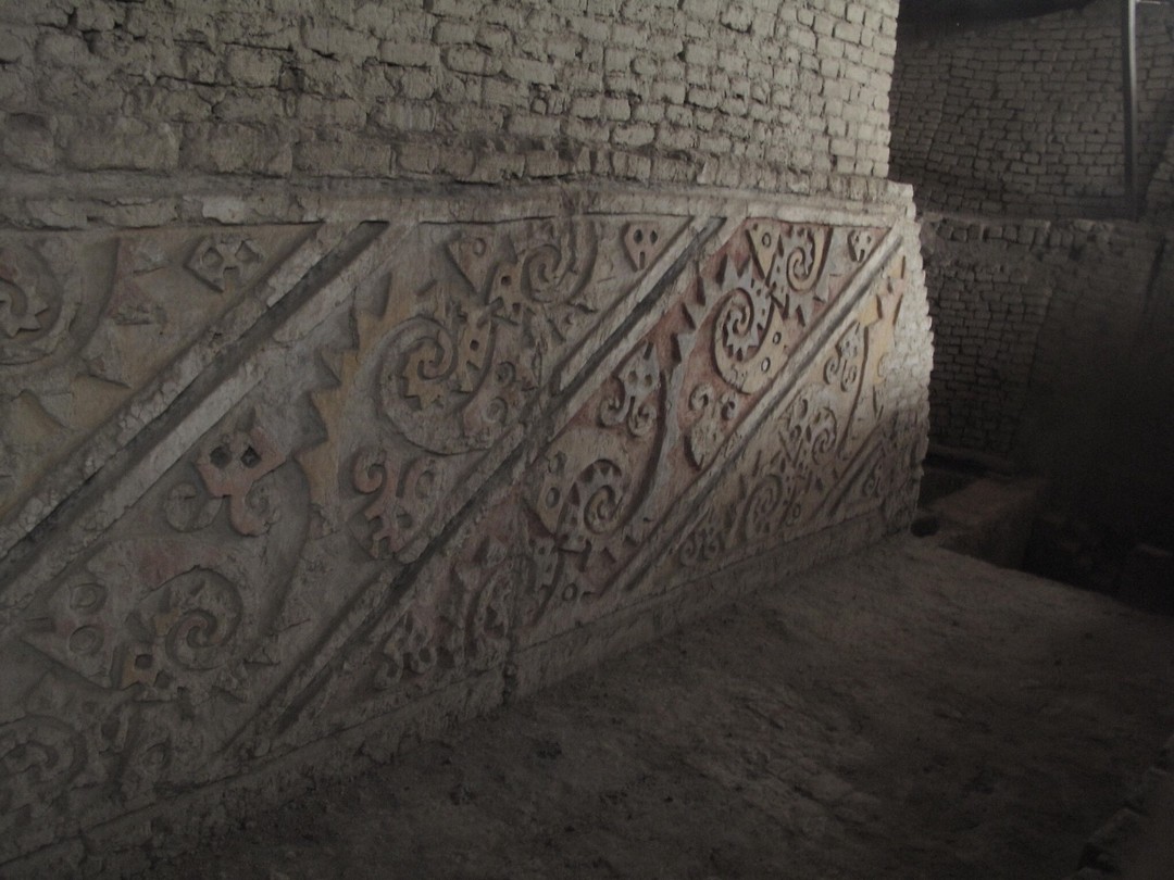 De prachtige reliëfs in de tempel waar haar graf is gevonden