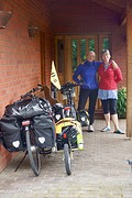 Marja en Netty voor het laatste staatsieportret