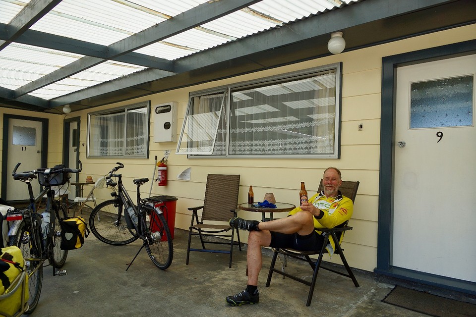 Het biertje onder onze carport smaakte werkelijk voortreffelijk