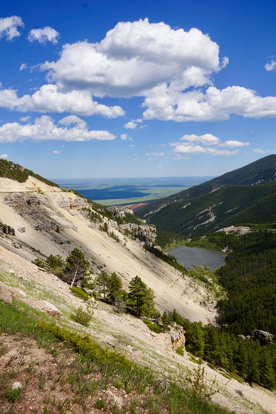 Eerste blik op de oneindige vlakte ten oosten van de Bighorn Mountains (1)