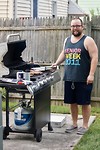 Andrew is de barbecuechef