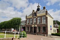 We zagen later bij de makelaar in Sneek dat dit mooie huis te koop staat