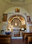 Interieur van het kerkje naast het fort in Sirmione