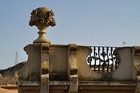 Mooie details op het leegstaande gebouw naast ons hotel