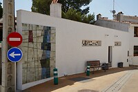 Modern huis met ook een modern tegeltableau